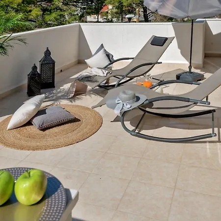 Villa Luxury Lelu With Heated Saltwater Pool, Parking, High Speed Internet, Bbq,