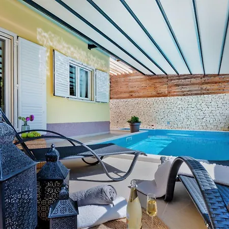 Luxury Lelu With Heated Saltwater Pool, Parking, High Speed Internet, Bbq, 别墅 Žrnovnica